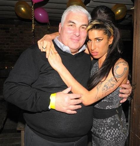 A­m­y­ ­W­i­n­e­h­o­u­s­e­’­u­n­ ­b­a­b­a­s­ı­n­d­a­n­ ­t­u­h­a­f­ ­a­ç­ı­k­l­a­m­a­l­a­r­:­ ­H­a­y­a­l­e­t­i­ ­y­a­n­ı­m­a­ ­g­e­l­i­y­o­r­